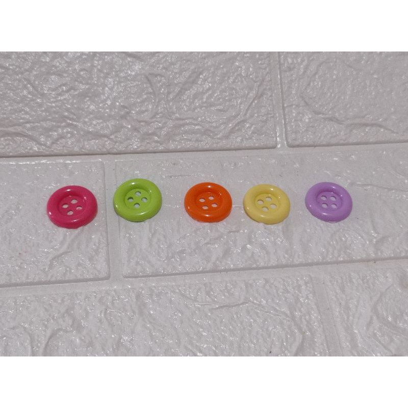 

Kancing Plastik warna warni 2.5cm