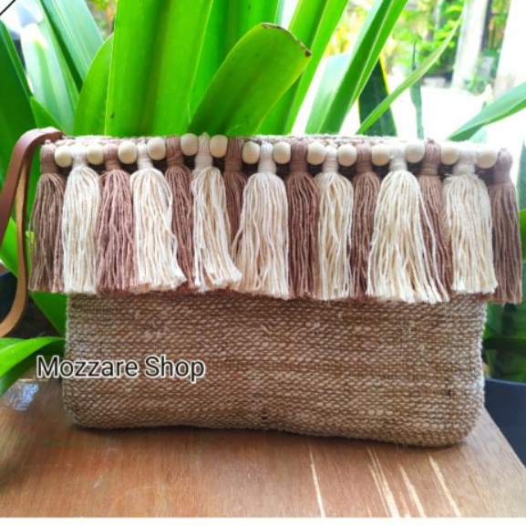 dompet pompom bali |dompet pantai | dompet tumanggal goni |cluth pom pom |cluth etnik