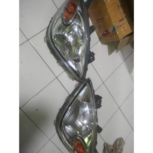 Headlamp toyota avanza 2010
