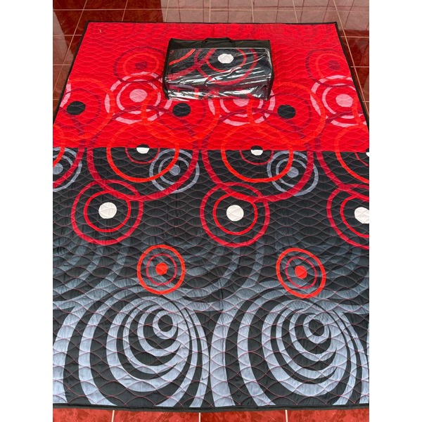 Karpet Lantai Quilting Motif Lingkaran Merah