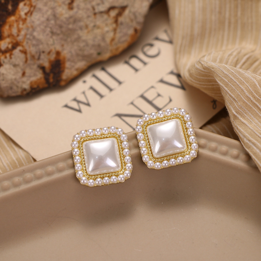 Retro pearl geometric earrings, light luxury earrings Vintage classics earrings For women