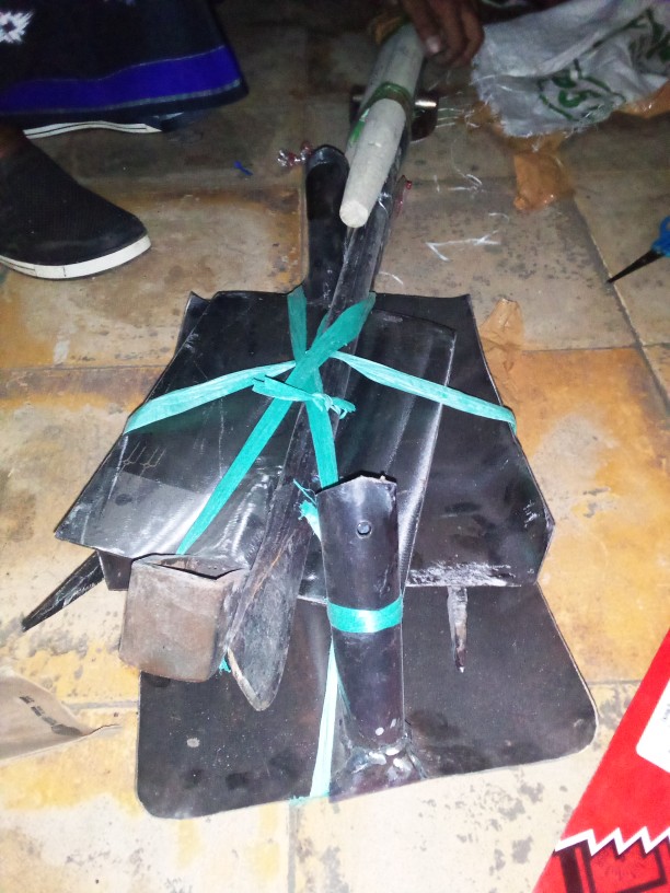 Garpu Tanah 3 Gigi Baja Super - Sendok Dodos Untuk Berkebun