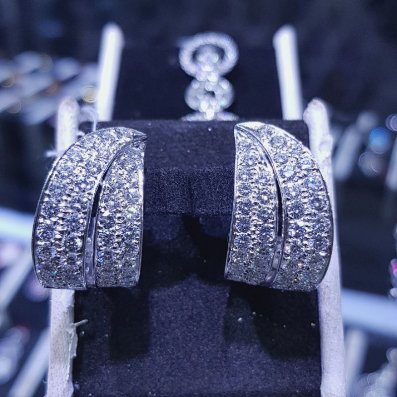 Giwang BESAR emas 75% berlian asli natural diamond