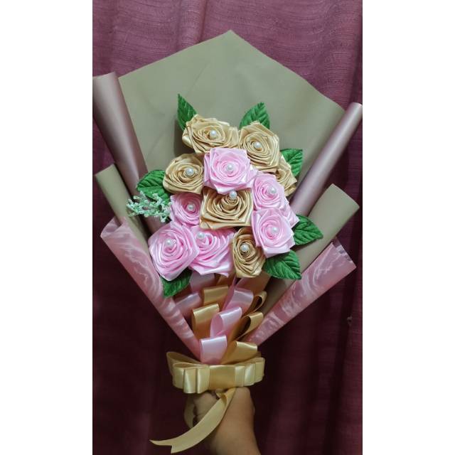 

Buket bunga pita satin