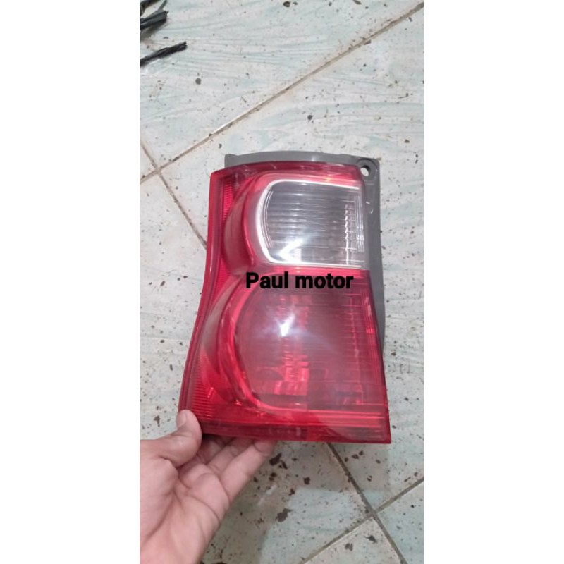 stoplamp Daihatsu Luxio kiri