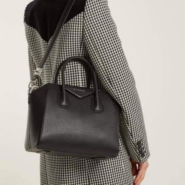 givenchy antigona small grained