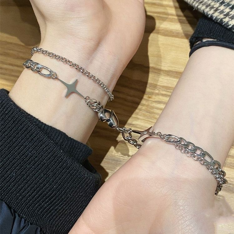 Set Gelang Rantai Magnet Multilayer Bentuk Hati Warna Silver Untuk Pasangan