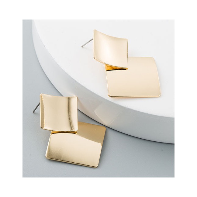 LRC Anting Tusuk Fashion Gold Geometric Alloy Glossy Earrings D39127