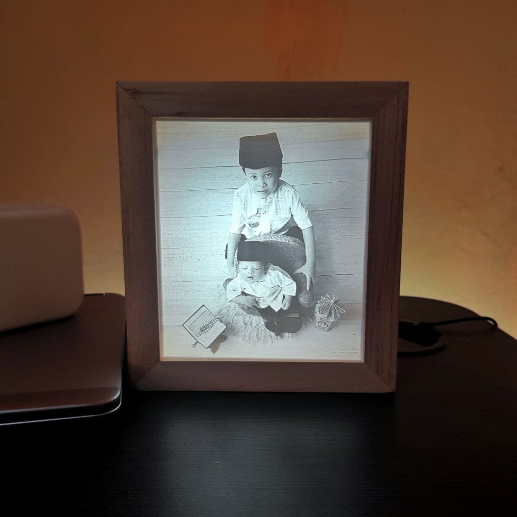 

Paket Kado Lithophane WOODFRAME 17.5 cm x 16 cm