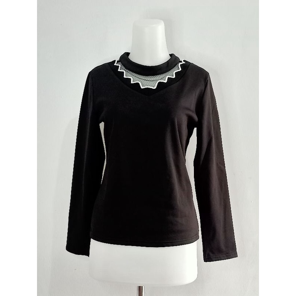 atasan hitam lengan panjang dan outer biru lengan panjang