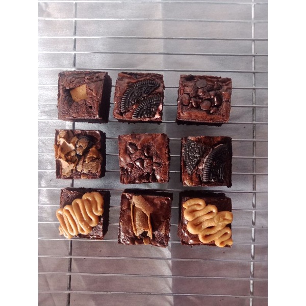 

Fudgy Brownies | Size M | 9 pcs