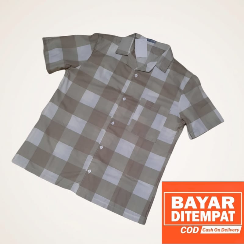 Kemeja V-Neck Kotak-Kotak Lengan Pendek Pria Terbaru / Kemeja Kotak-Kotak Pria / Kemeja Korean Style