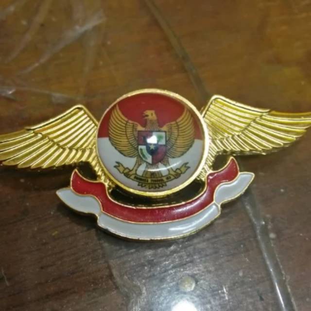 Pin garuda wing