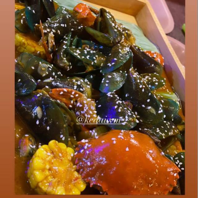 

Berebut kepiting jomblo