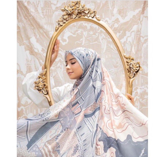 gadang scarf wearing klamby