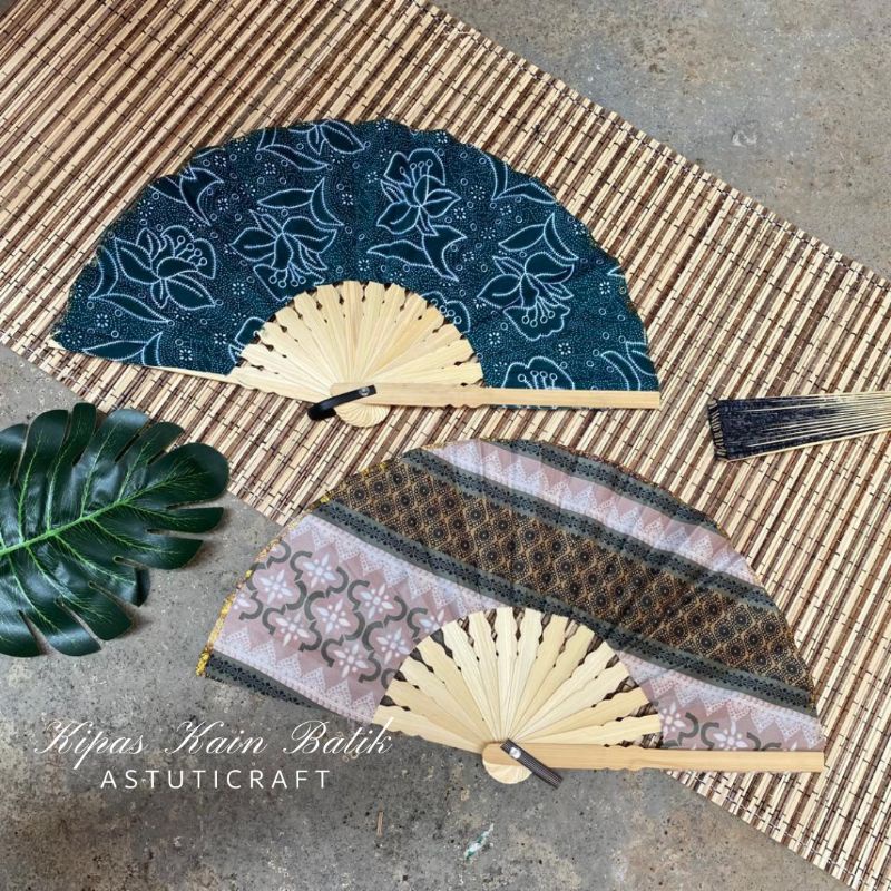 KIPAS KAIN BATIK 20cm / kipas murah / kipas lipat / souvenir nikah / properti foto/ kerajinan bambu
