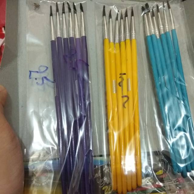 

Alat kuas lukis