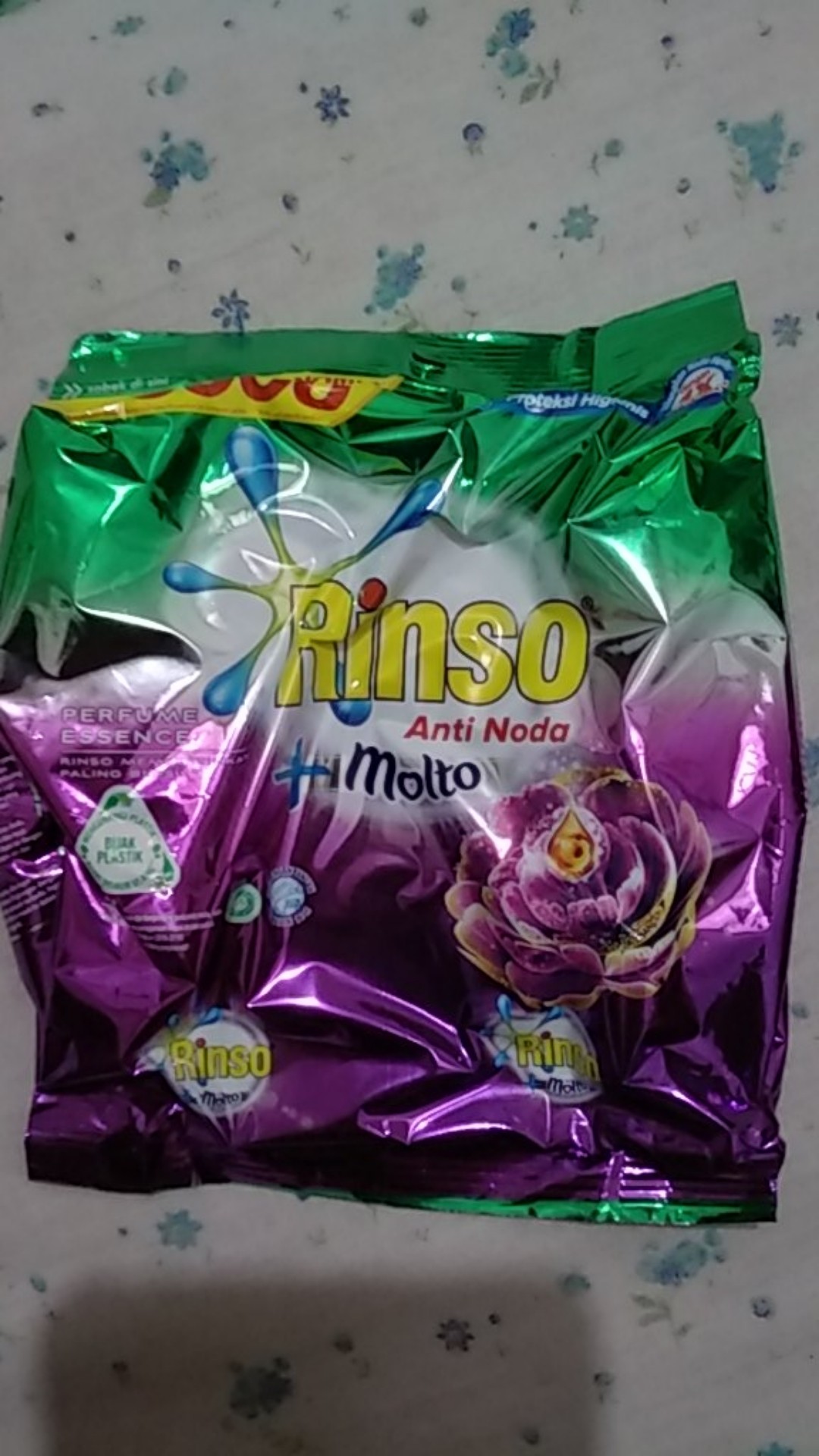 Rinso Anti Noda + Molto Parfume Essence 240g Deterjen Bubuk 240 Gr