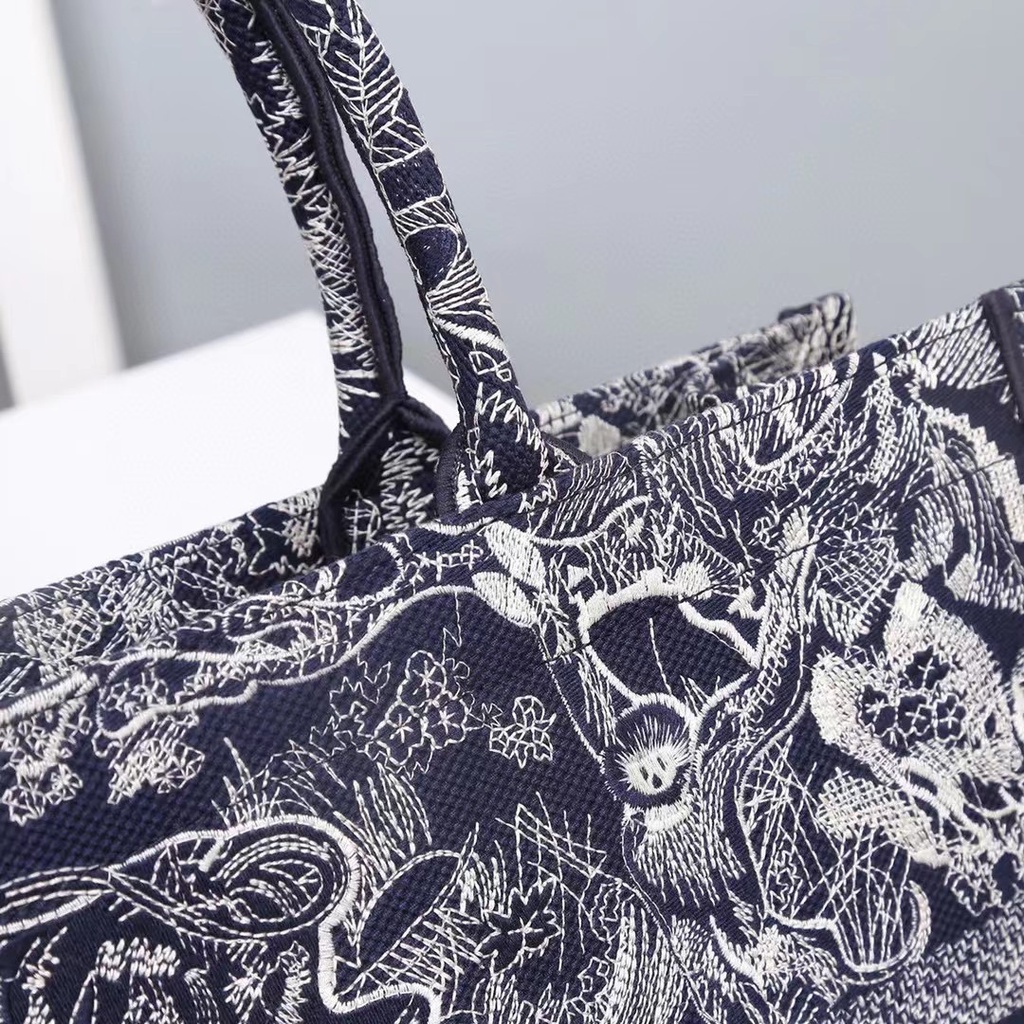 premium tas CD book tote blue toile de jouy reverse embroidery