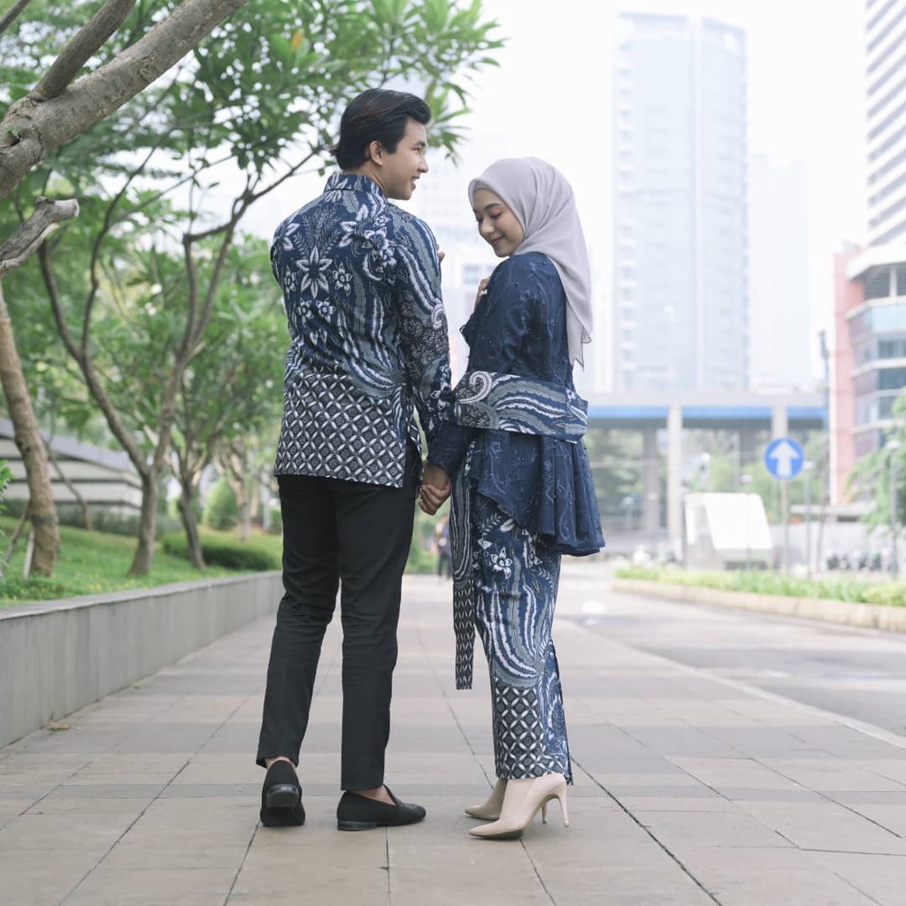 Batik Couple Modern Couple Modern Kebaya Tunik Couple Tunangan Wisuda Kondangan Lamaran Batik Modern Wedding Dress Bridesmaid Kebaya Ideas Terbaru Fashion Party Ceremony Tunangan Model Kebaya Batik