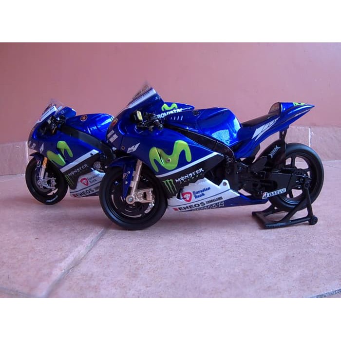 Diecast New Ray Vespa - Diecast Motogp - Diecast Ducati Diecast Motogp Valentino Rossi 2015 Produk