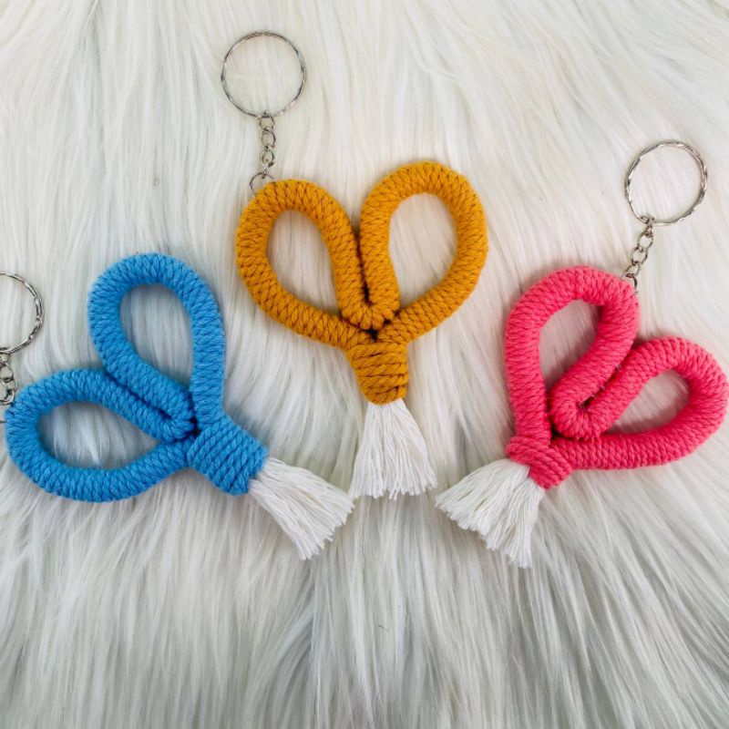Gantungan kunci / souvernir pernikahan / gift / hadiah love macrame