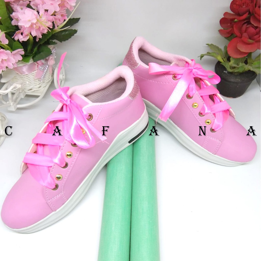 Sepatu Sneakers Wanita Fadia SDS338