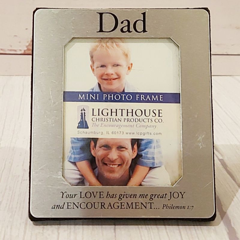 MOM AND DAD PHOTO FRAME