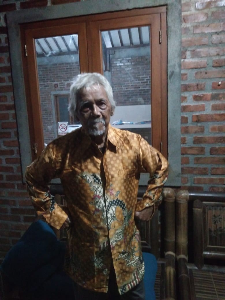 Kemeja Batik Pria Semi Sutra Shyntetic Yang Exclusive Puring Istimewa Pundak Pakai Busa