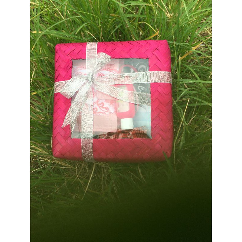 HAMPERS LEBARAN/PARCEL LEBARAN/HAMPERS WANITA/PAKET ALAT SHOLAT