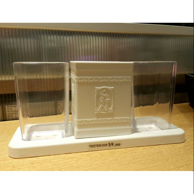 MINISO RELIEVO TRAVEL WASH KIT HOLDER. rak akrilik Miniso murah. Ready surabaya