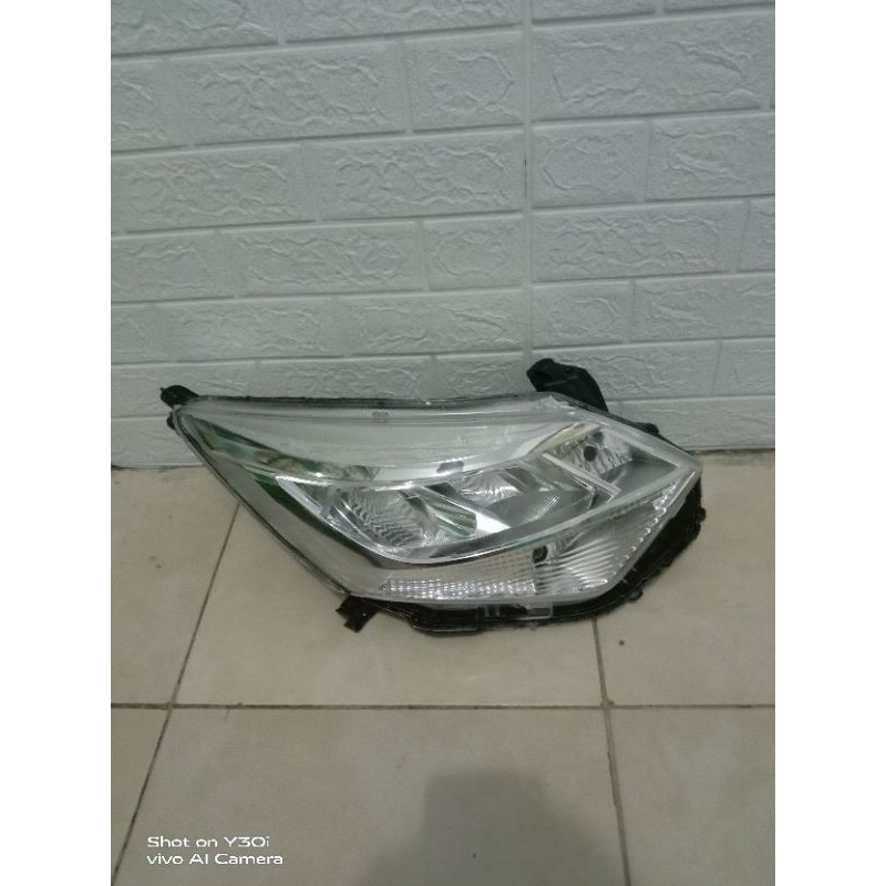 Headlamp Sigra /Calya new facelift