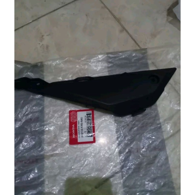 Cover samping tutup aki accu new cbr 150 facelift K45G new cbr 150 K45N original  AHM