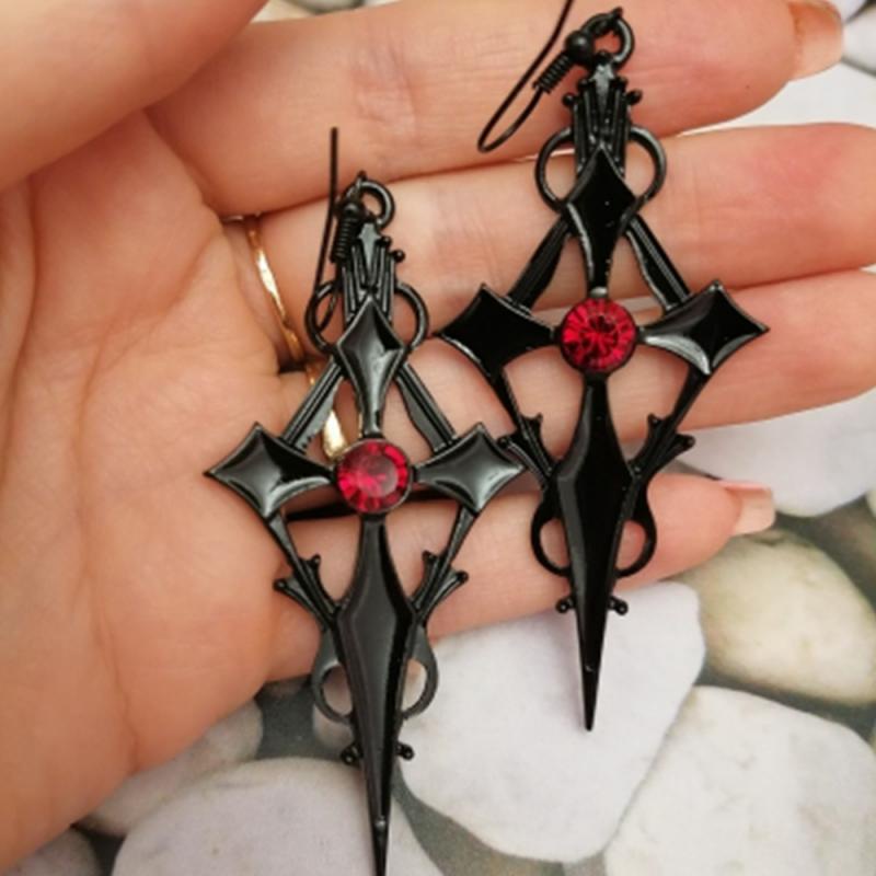 Anting Tusuk Gantung Bentuk Salib Aksen Zircon Merah / Hitam Gaya Retro / Klasik / Goth Punk Untuk Wanita