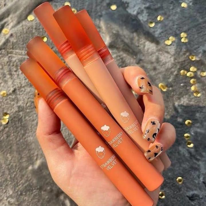 Strawberry Velvet Lipgloss Kiss Beauty / Kiss Beauty