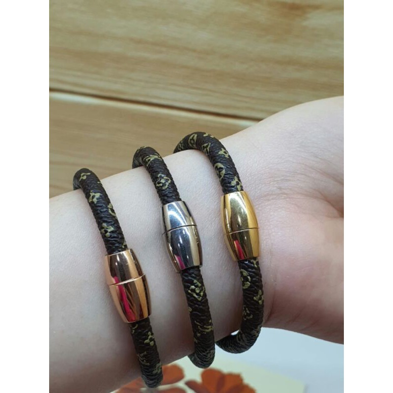 gelang lv titanium / gelang kulit lv titanium / gelang asli titanium lv tidak karat dan tidak luntur