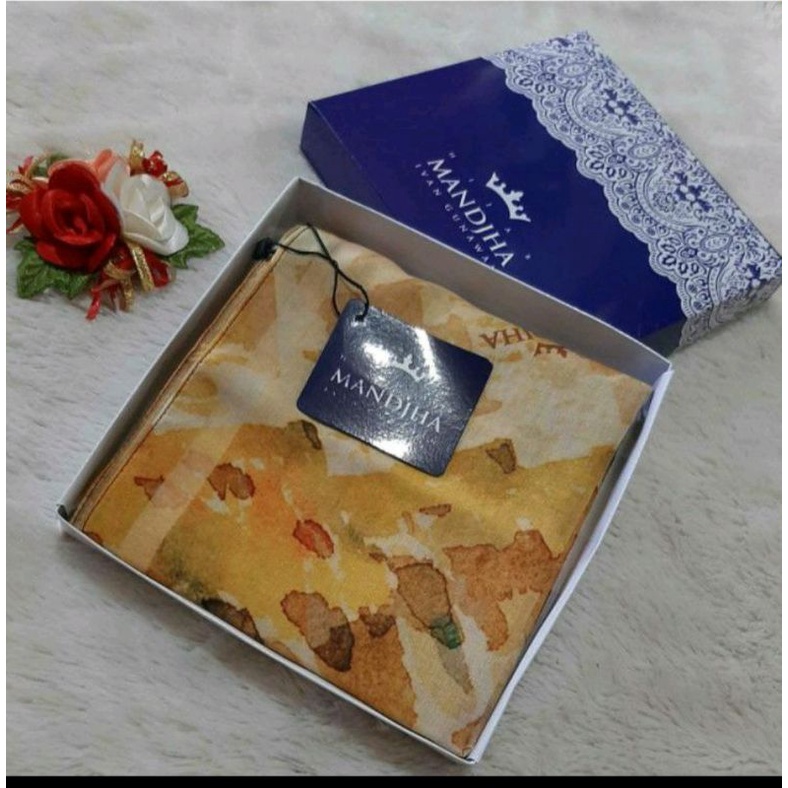 MANDJHA MINI BOX / GIFT BOX / BOX SAJA KOTAK KADO PAPER 17 x 17 x 2,5 CM Harga Ecer  : Rp 10.000/pcs