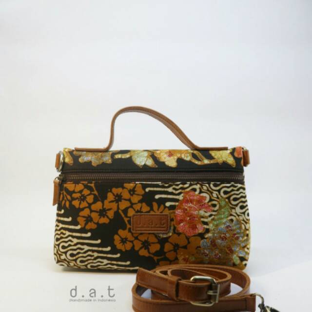 Tas clutch batik pekalongan dat