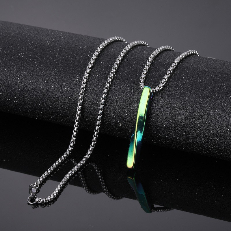 Kalung Rantai Klavikula Bahan stainless steel Dengan Liontin Kulit Ular Panjang Untuk Pria