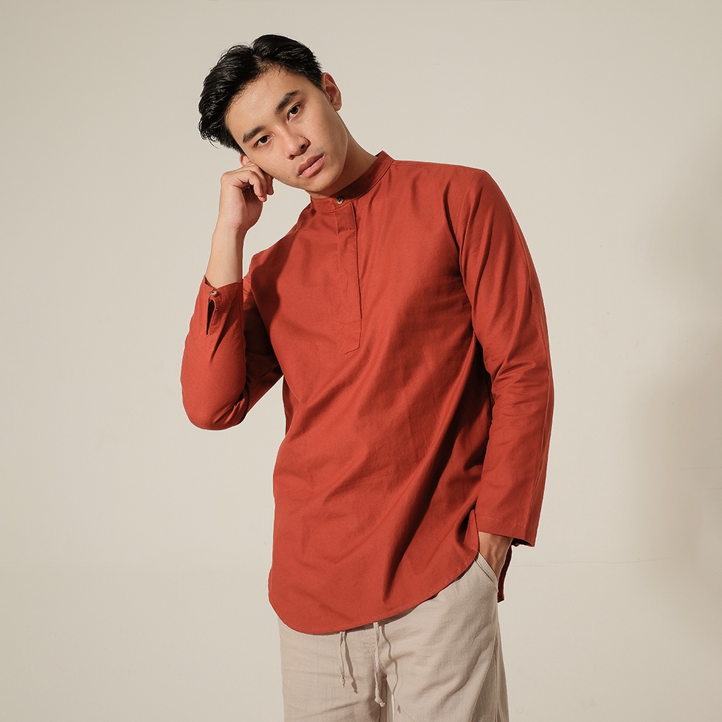 Hajj Terracotta by KAUM ADAM - Kemeja koko modern bahan premium lengan panjang warna merah bata