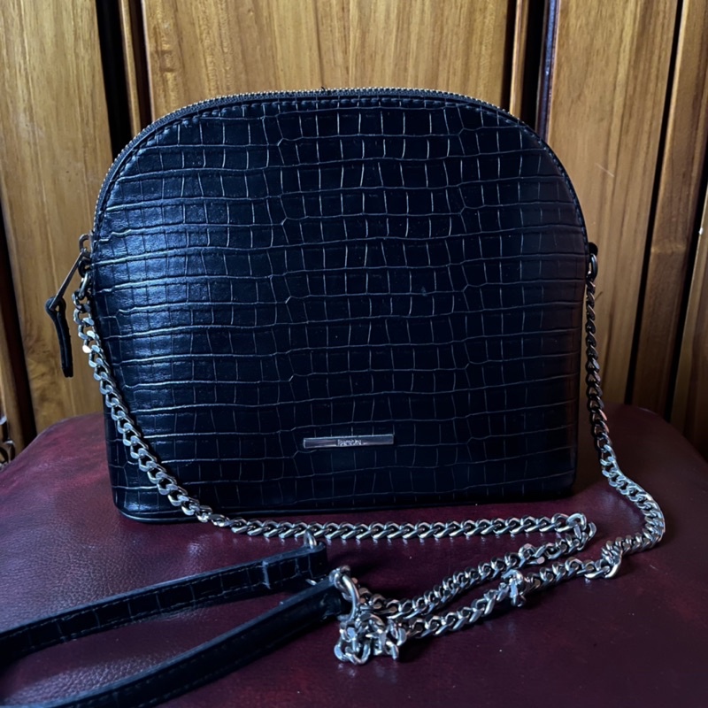 Preloved sling bag bershka original