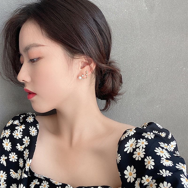 Anting Tusuk Silver S925 Gaya Korea Bentuk Bunga Matahari Aksen Zircon Mutiara Untuk Wanita