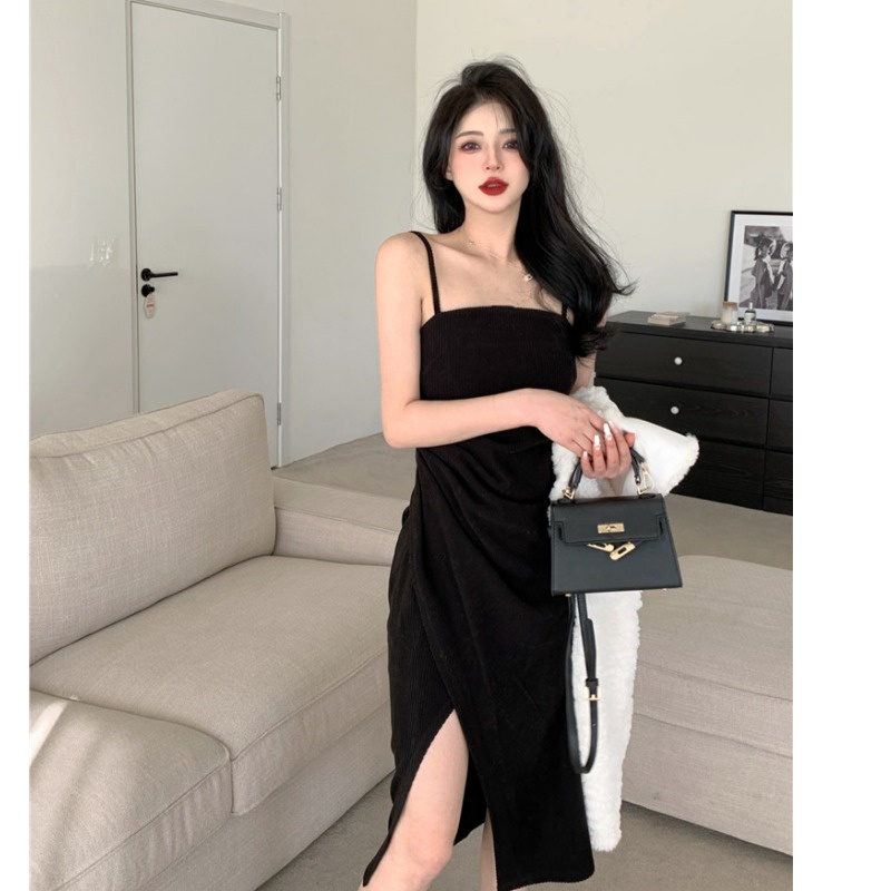 Gaun hitam musim panas perempuan 2022 baru Hepburn gaya dewi temperamen fan split mid-length suspender skirt