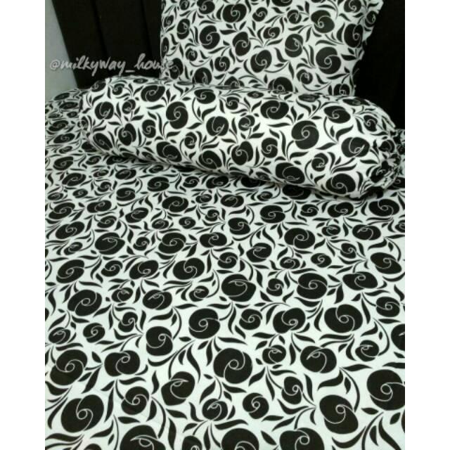 Sprei katun catra. flo black in white. Monokrom