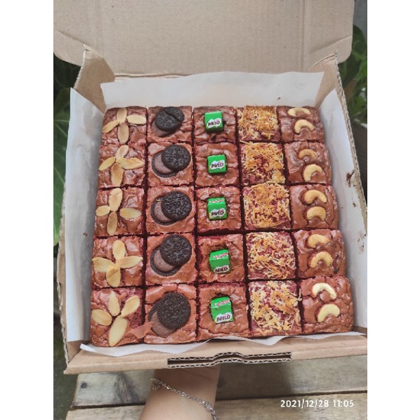 

brownies red velvet fudgy shiny crust