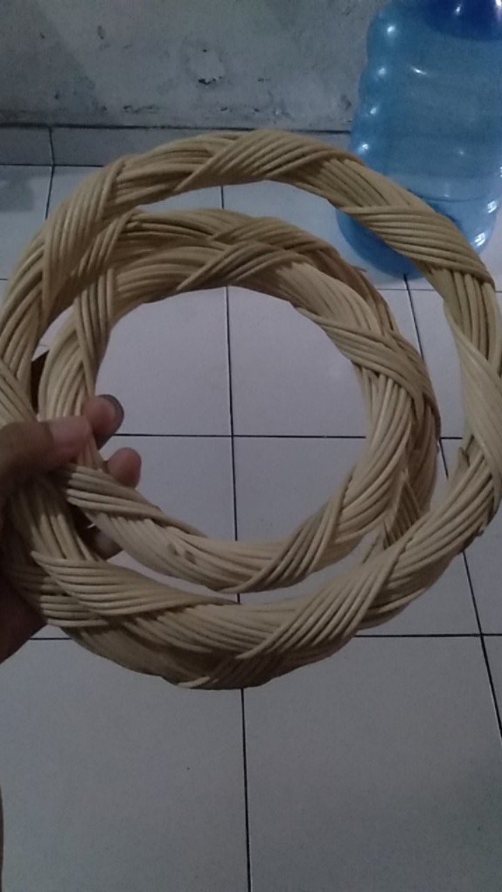 Ring Rotan Diameter 20cm