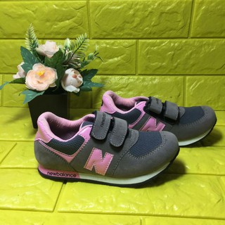 SEPATU SEKOLAH ANAK TK DAN SD UMUR 2 SAMPAI 9 TAHUN SEPATU SEKOLAH ANAK TK DAN SD UMUR 2 SAMPAI 9 TAHUN