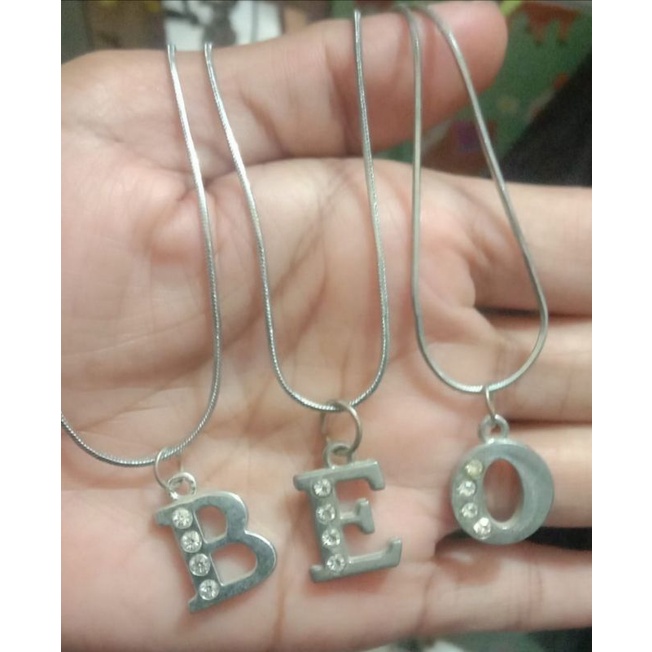 kalung inisial