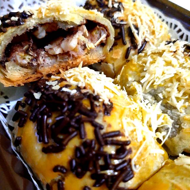 

Bolen Pisang Cokelat Keju