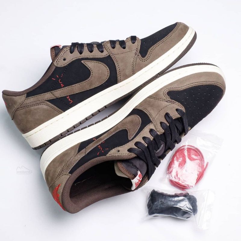 Sepatu nike air jordan 1 low travis scott